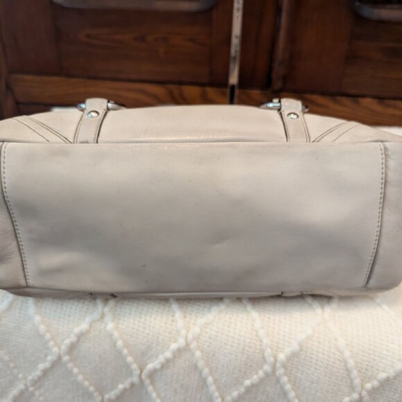 Coach F12343 Beige Gold Leather Shoulder Bag - Picture 7 of 11